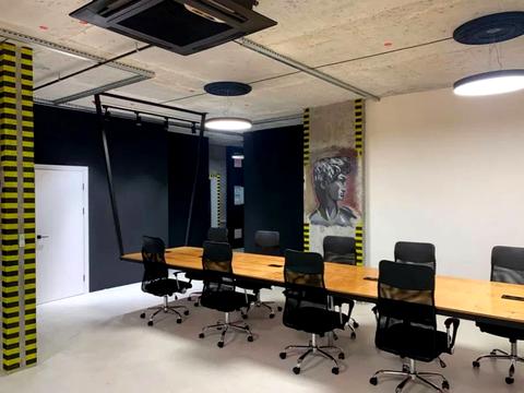 комерційна за адресою Андрія Верхогляда вул. (Михайла Драгомирова), 15