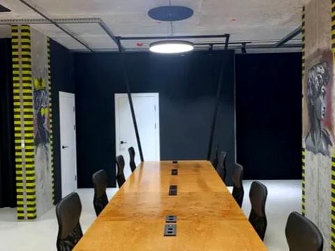 комерційна за адресою Андрія Верхогляда вул. (Михайла Драгомирова), 15