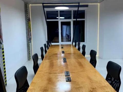 комерційна за адресою Андрія Верхогляда вул. (Михайла Драгомирова), 15