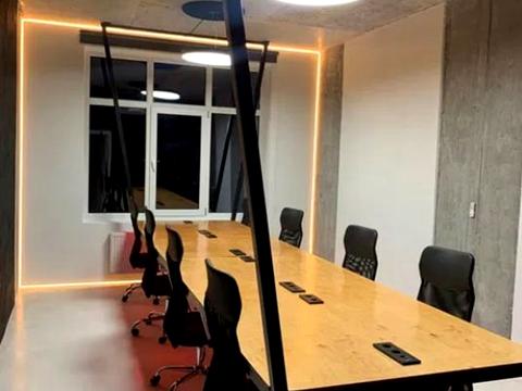 комерційна за адресою Андрія Верхогляда вул. (Михайла Драгомирова), 15