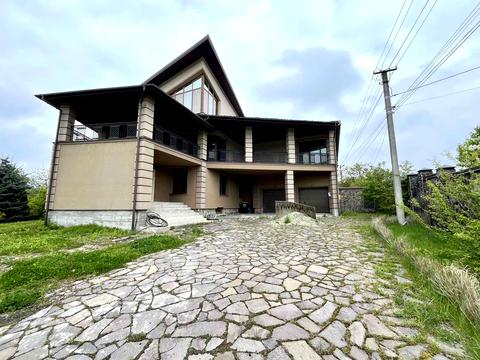 будинок за адресою Євгена Коновальця вул.