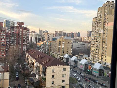 комерційна за адресою вул. Антоновича, 172