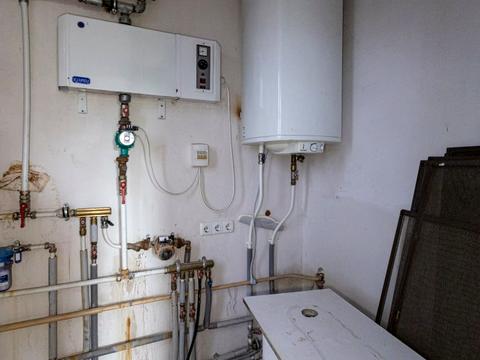 коммерческая по адресу лісова, 1