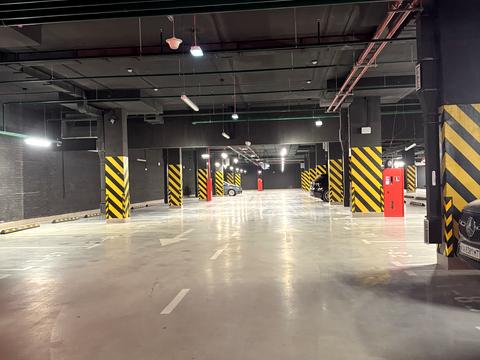 паркомісце за адресою Василя Тютюнника вул. (Анрі Барбюса), 43