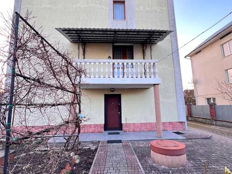 дом по адресу Василя Стуса ул.