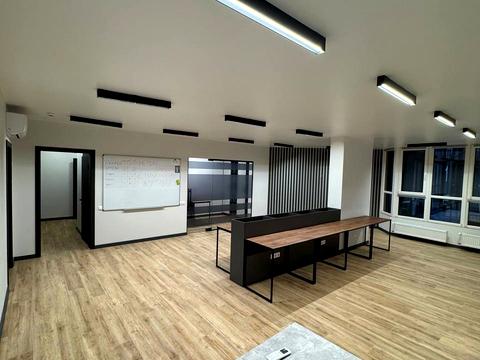 комерційна за адресою Івана Франка вул., 40 к1