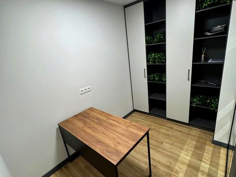 комерційна за адресою Івана Франка вул., 40 к1