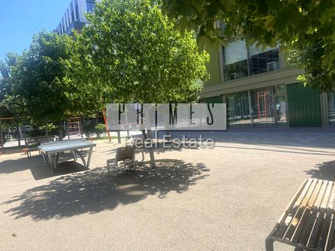 комерційна за адресою Київ, Набережно-Рибальська дорога вул., 3