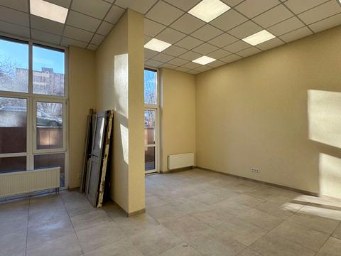 комерційна за адресою Валерія Лобановського просп., 144