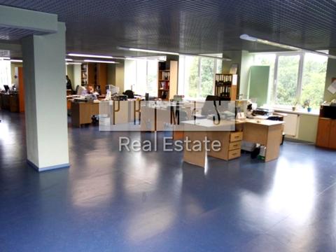 комерційна за адресою Лісова вул., 2