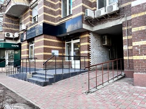 комерційна за адресою Анни Ахматової вул., 30