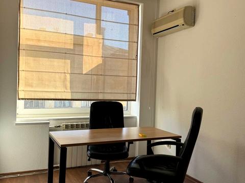 комерційна за адресою Пекарська вул., 7