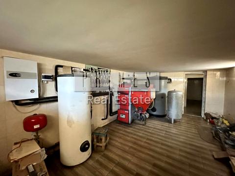 будинок за адресою Вишнева вул.