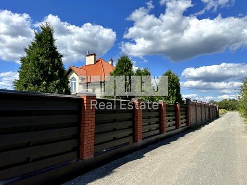 будинок за адресою Вишнева вул.