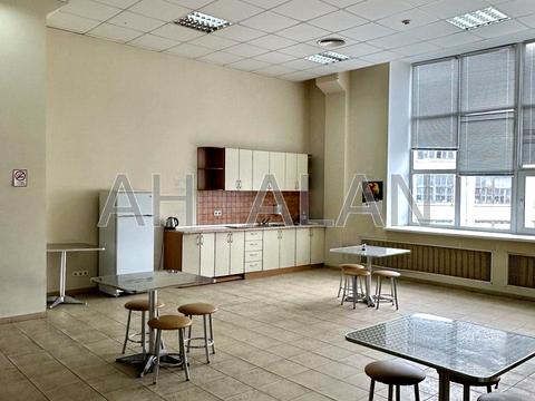 комерційна за адресою Дениса Монастирського вул. (Василя Сурікова), 3а