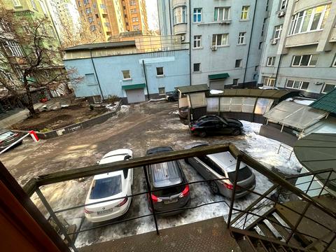 комерційна за адресою Олександра Кониського вул., 80