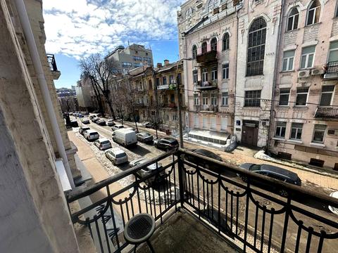 комерційна за адресою Олександра Кониського вул., 80