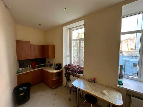 комерційна за адресою Олександра Кониського вул., 80