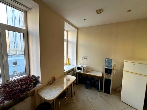 комерційна за адресою Олександра Кониського вул., 80