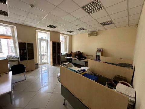 комерційна за адресою Олександра Кониського вул., 80