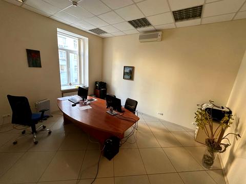 комерційна за адресою Олександра Кониського вул., 80