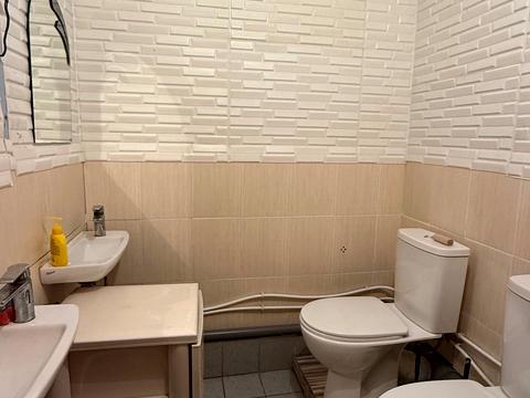 комерційна за адресою Чорних Запорожців вул. (Короленка), 64