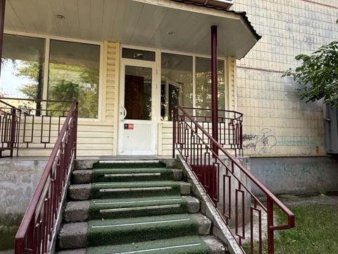 комерційна за адресою Чорних Запорожців вул. (Короленка), 64