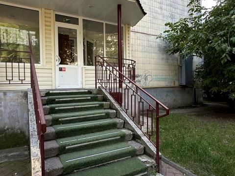 комерційна за адресою Чорних Запорожців вул. (Короленка), 64