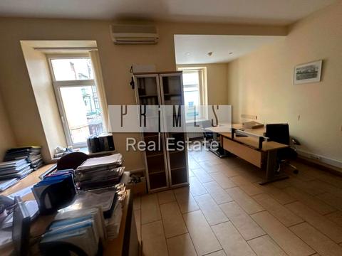 комерційна за адресою Олександра Кониського вул., 80