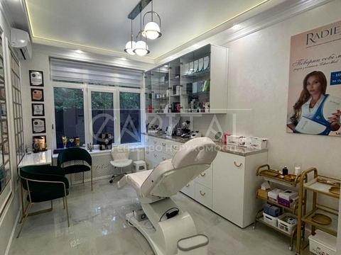 комерційна за адресою Михайла Бойчука вул. (Кіквідзе), 19-А