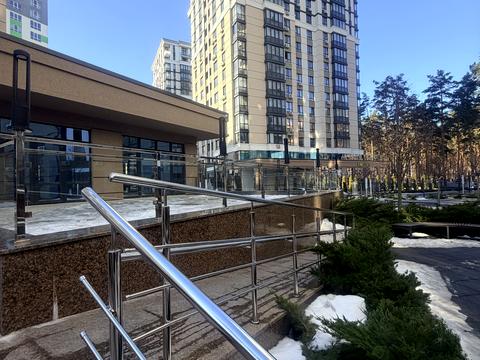 комерційна за адресою Університетська вул., 3