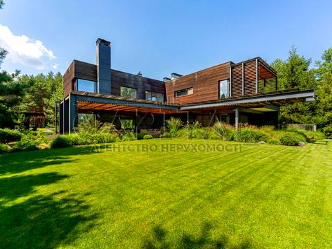 будинок за адресою Набережна вул.