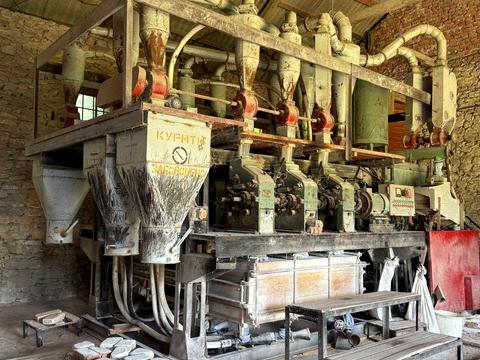 коммерческая по адресу Молодіжна, 3а