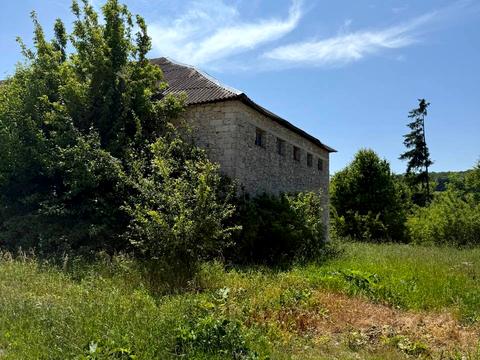 коммерческая по адресу Молодіжна, 3а