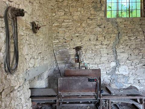 коммерческая по адресу Молодіжна, 3а