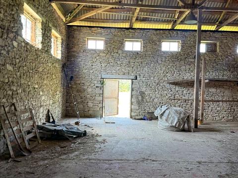 коммерческая по адресу Молодіжна, 3а