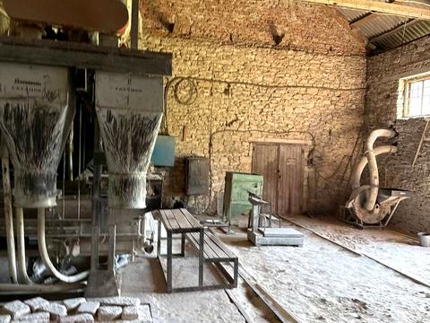 коммерческая по адресу Молодіжна, 3а