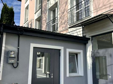 комерційна за адресою Б. Козубського вул., 8