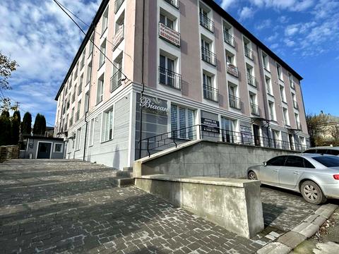 комерційна за адресою Б. Козубського вул., 8