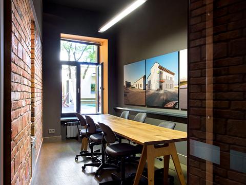 комерційна за адресою Івана Франка вул., 4