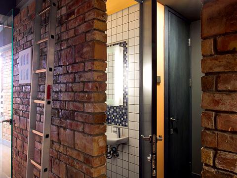 комерційна за адресою Івана Франка вул., 4