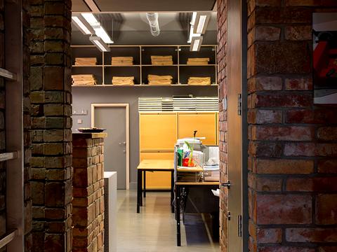 комерційна за адресою Івана Франка вул., 4