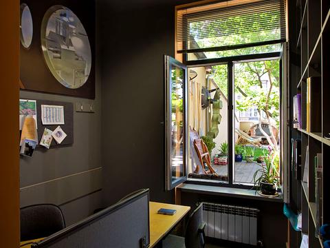 комерційна за адресою Івана Франка вул., 4