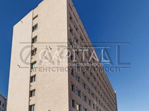 комерційна за адресою Золотоустівська вул., 3