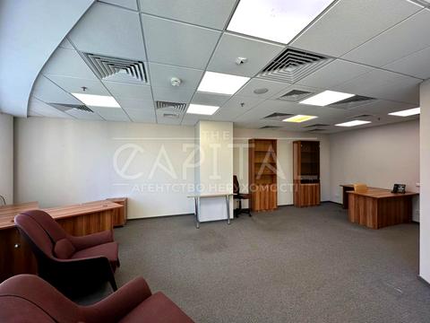 комерційна за адресою Володимирська вул., 3