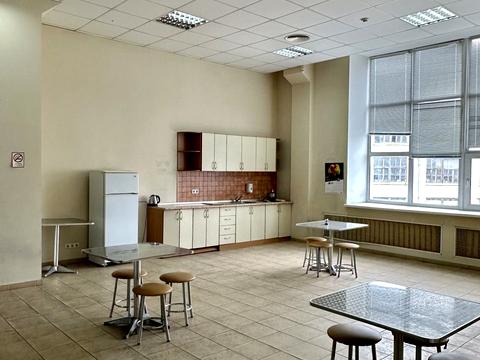 комерційна за адресою Дениса Монастирського вул. (Василя Сурікова), 3а