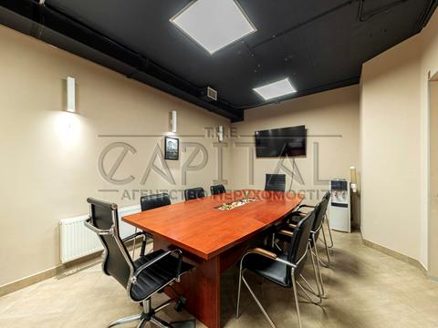 комерційна за адресою Андрія Верхогляда вул. (Михайла Драгомирова), 14-А