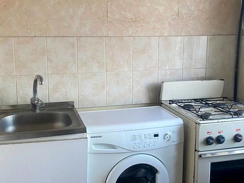 квартира за адресою Академіка Булаховського вул., 28-Б