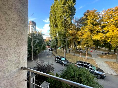 будинок за адресою вул. Дмитра Дорошенка, 9