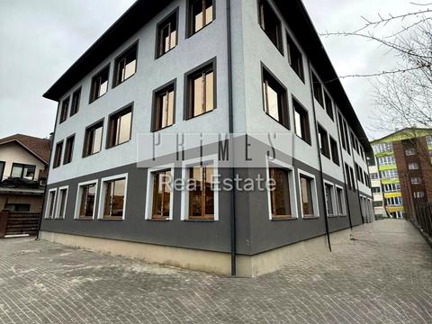 комерційна за адресою Дорошенко вул., 15